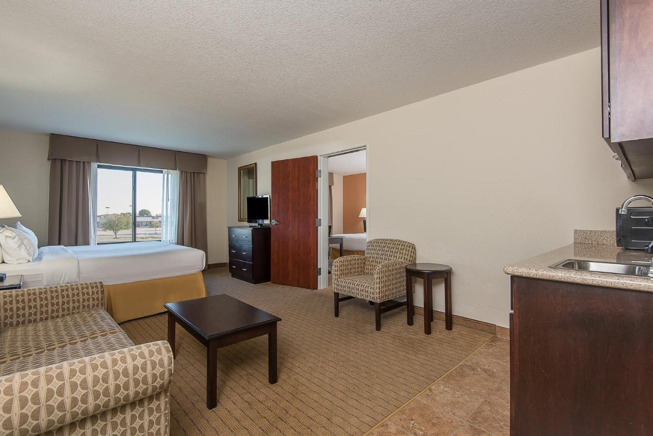 Holiday Inn Express And Suites Lafayette East By Ihg Buitenkant foto